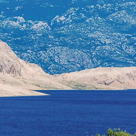 Stunning In Pag With Wifi Pag Town