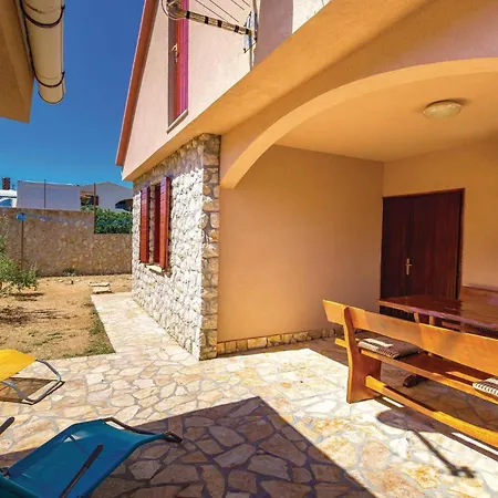 Stunning In Pag With Wifi Casa de Férias *