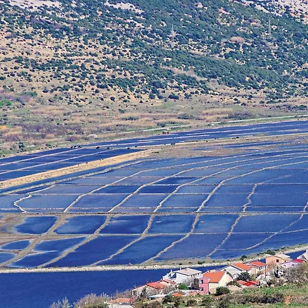 Stunning In Pag With Wifi Casa de Férias *