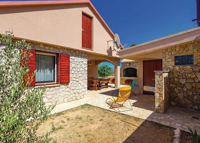 Semesterbostad Pag 5 *